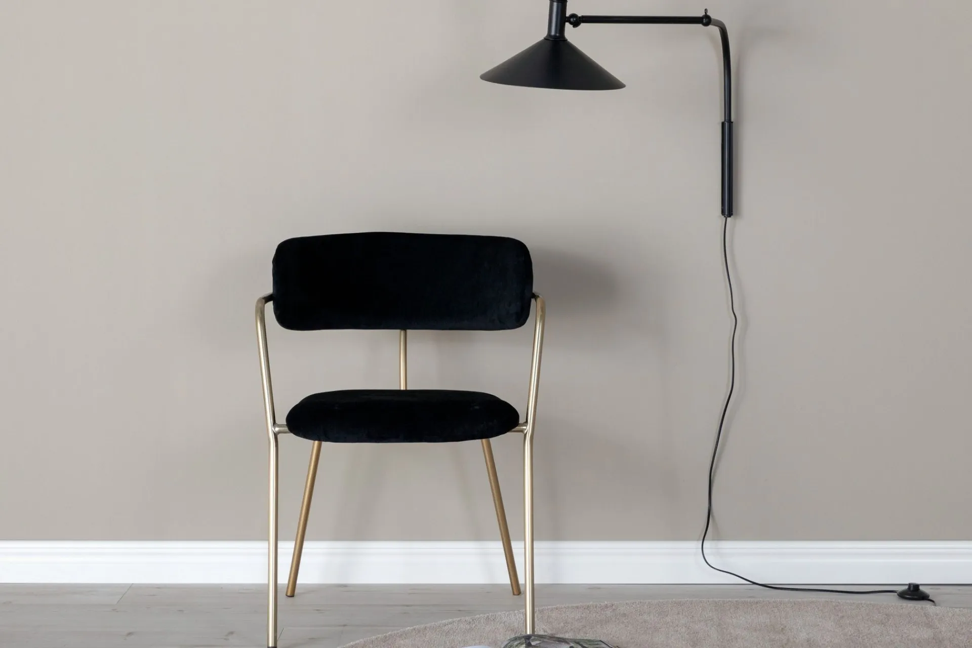 Venture Home Karmstoler|Spisestoler & Kjøkkenstoler-Arrow Lenestol Messing,Svart