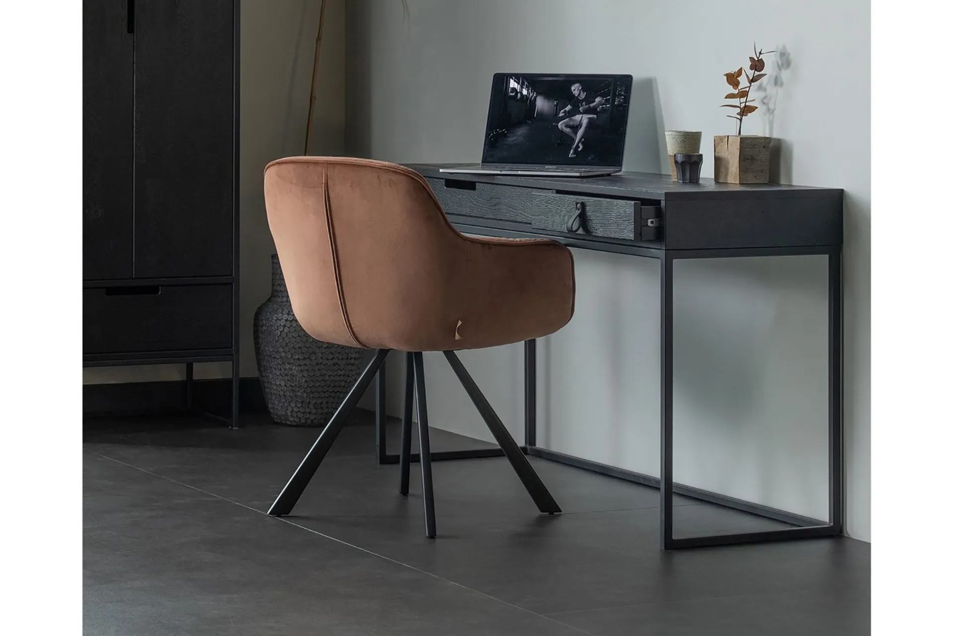WOOOD Kontorbord-Atila Skrivebord 140 cm med Oppbevaringsskuffer Svart