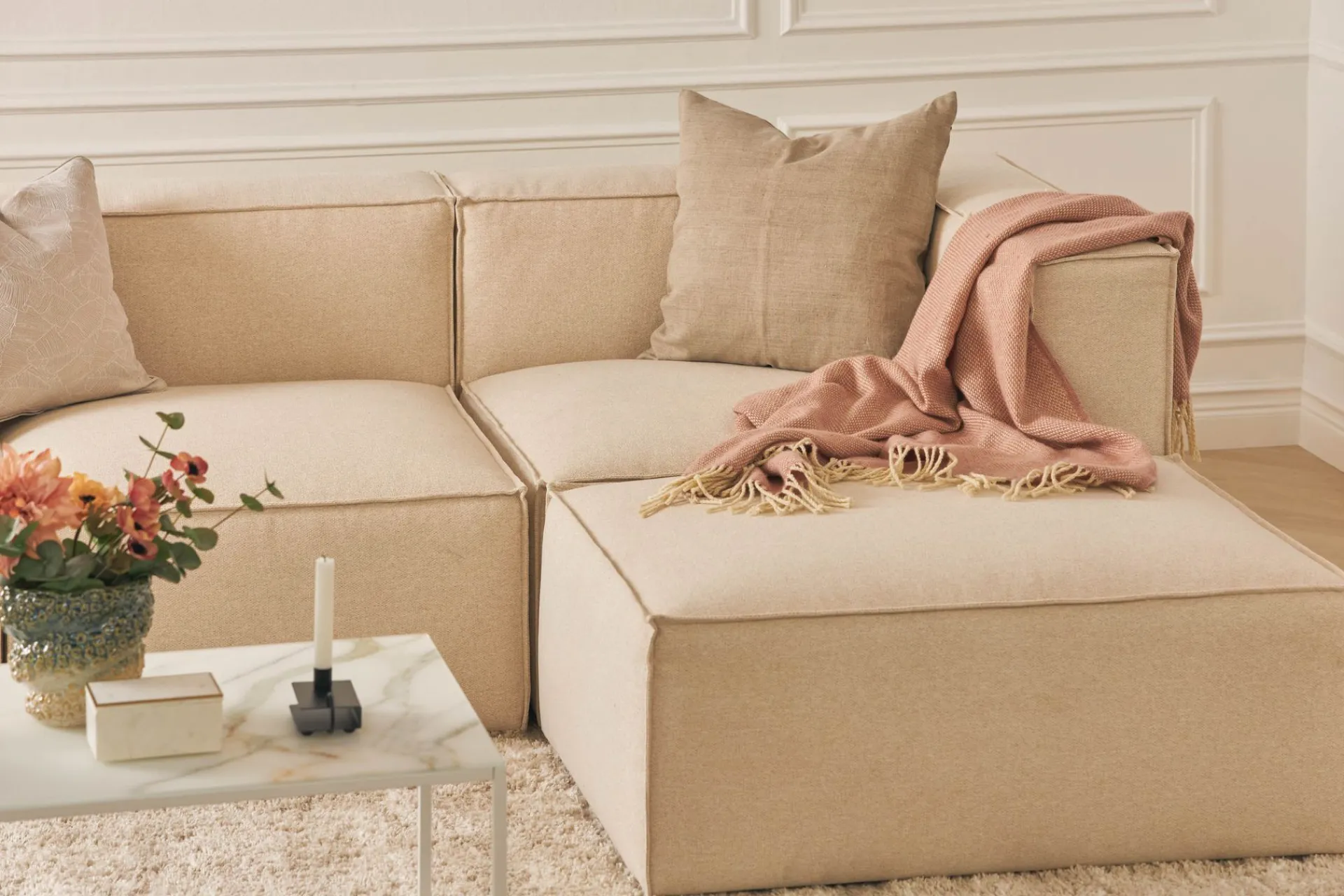 Andrarum Sofa Med Sjeselong-Cubo 4-seters L-formet Dyp Modulsofa med Divan i Stoff Beige