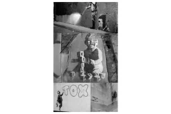 Tapeter-Fototapet Banksy Grey Collage 50x1000