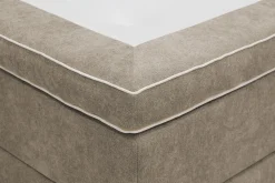 Berg & Strand Kontinentalsenger|Komplett Sengepakke-Hilton Lyx komplett sengpakke 180x200 cm kontinentalseng med knappepolstret sengegavl i chenille Brun