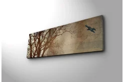Lerretsbilder|Lerretsbilder-Lerretsbilde med LED-belysning 30x90 cm - Silhuett av et tre med en fugl i flukt mot en mykt tonet bakgrunn Flerfärgad