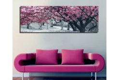 Lerretsbilde 80x30 cm - Blomstrende kirsebærtrær i svart-hvitt landskap