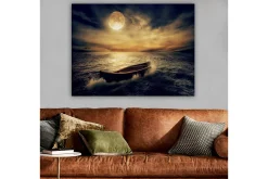 Lerretsbilder|Lerretsbilder-Lerretsbilde 70x100 cm - En ensom båt glir over en speilblank innsjø under en stor, lysende måne Flerfärgad
