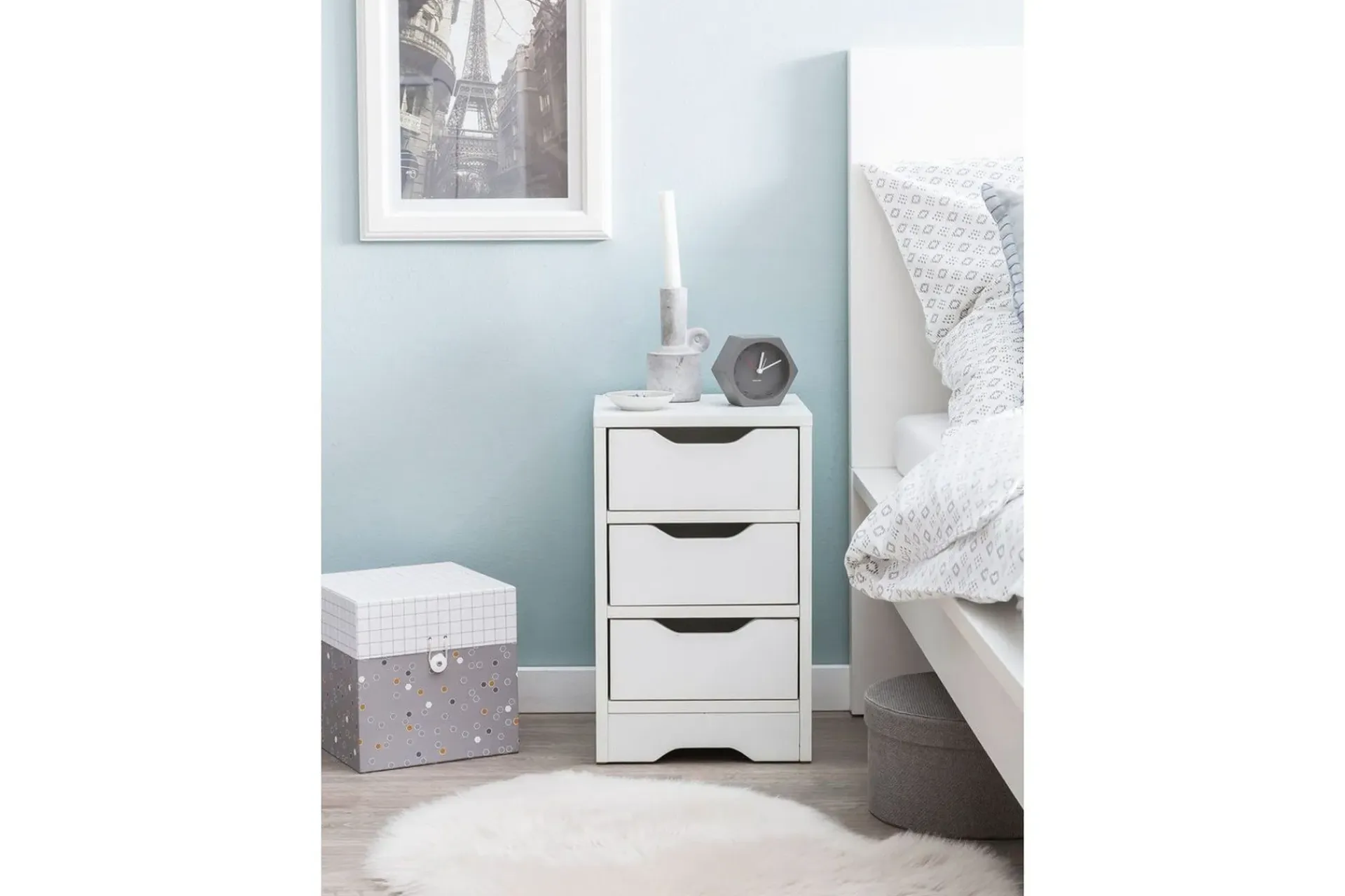 Wohnling Nattbord med 3 skuffer i et enkelt, moderne design for rammemadrass