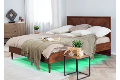 Sengeramme & Sengestamme-Saraly Kontinentalseng med LED 140x200 Tre/Natur