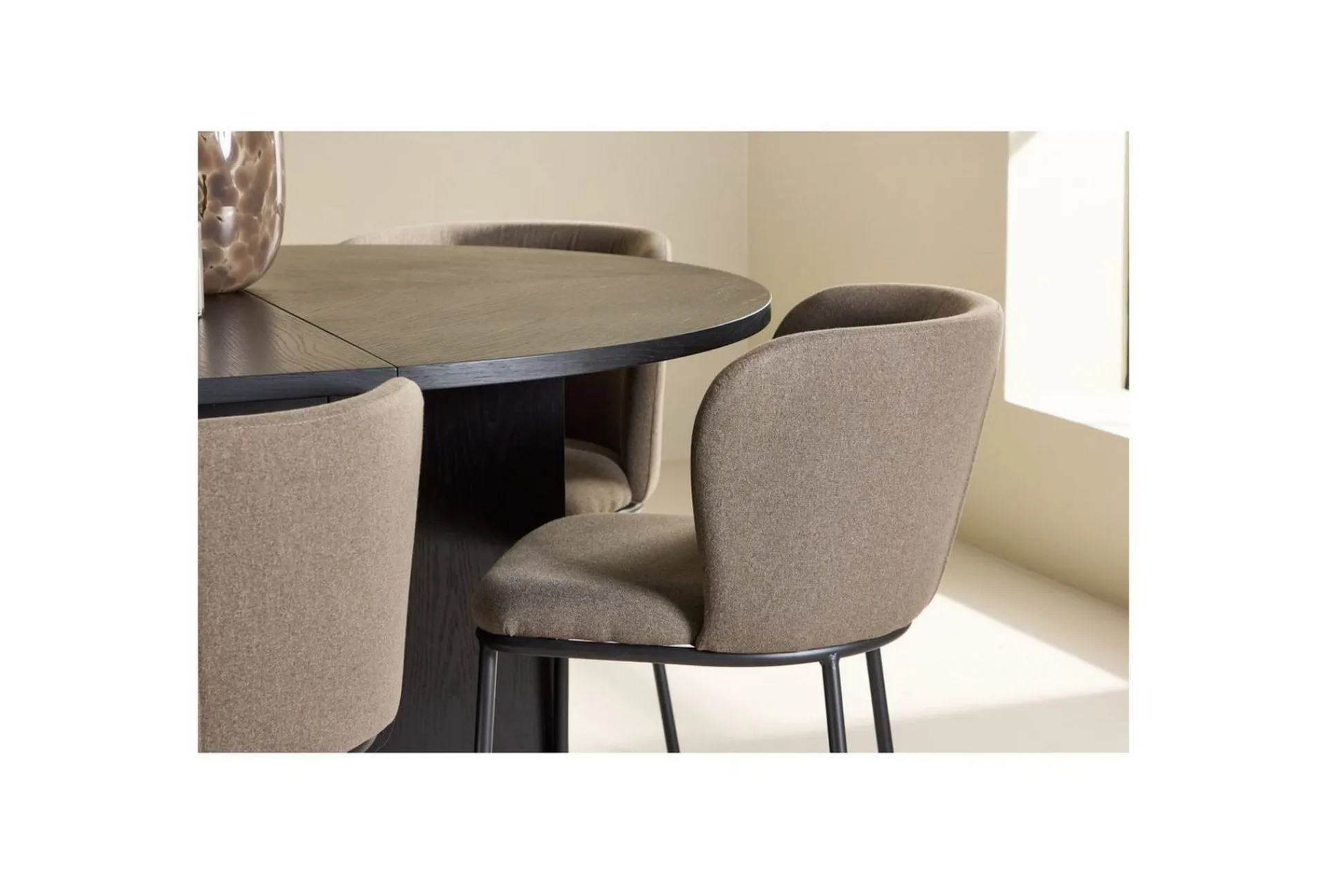 Venture Home Spisegruppe Strada Rundt 120/170 cm med Edina Stoler 6 stk, / Brun