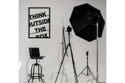 Skilt-Think Outside The Box 50 cm Veggdekor Svart