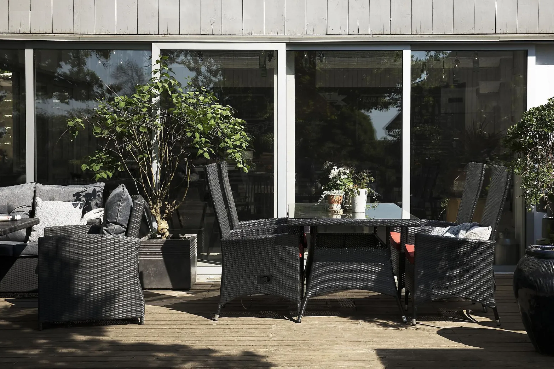 Comfort Garden Spisegrupper Hage-Thor Spisegruppe 140+4 Jenny Regulerbare Stoler Svart