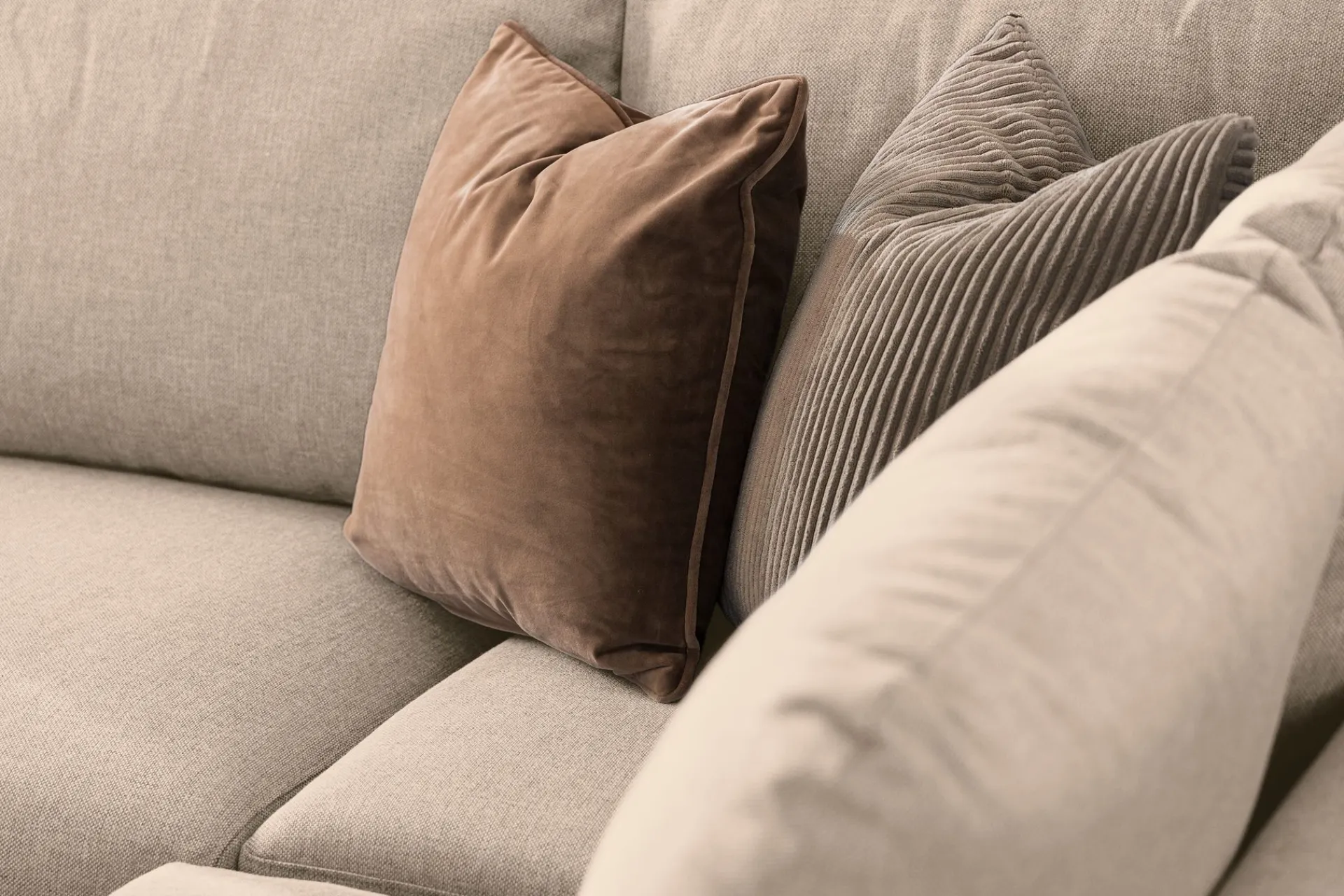 Scandi Days Sofa Med Sjeselong-Trend 4-seters Høyrevendt L-formet Sjeselongsofa i Stoff 280 cm bred Beige
