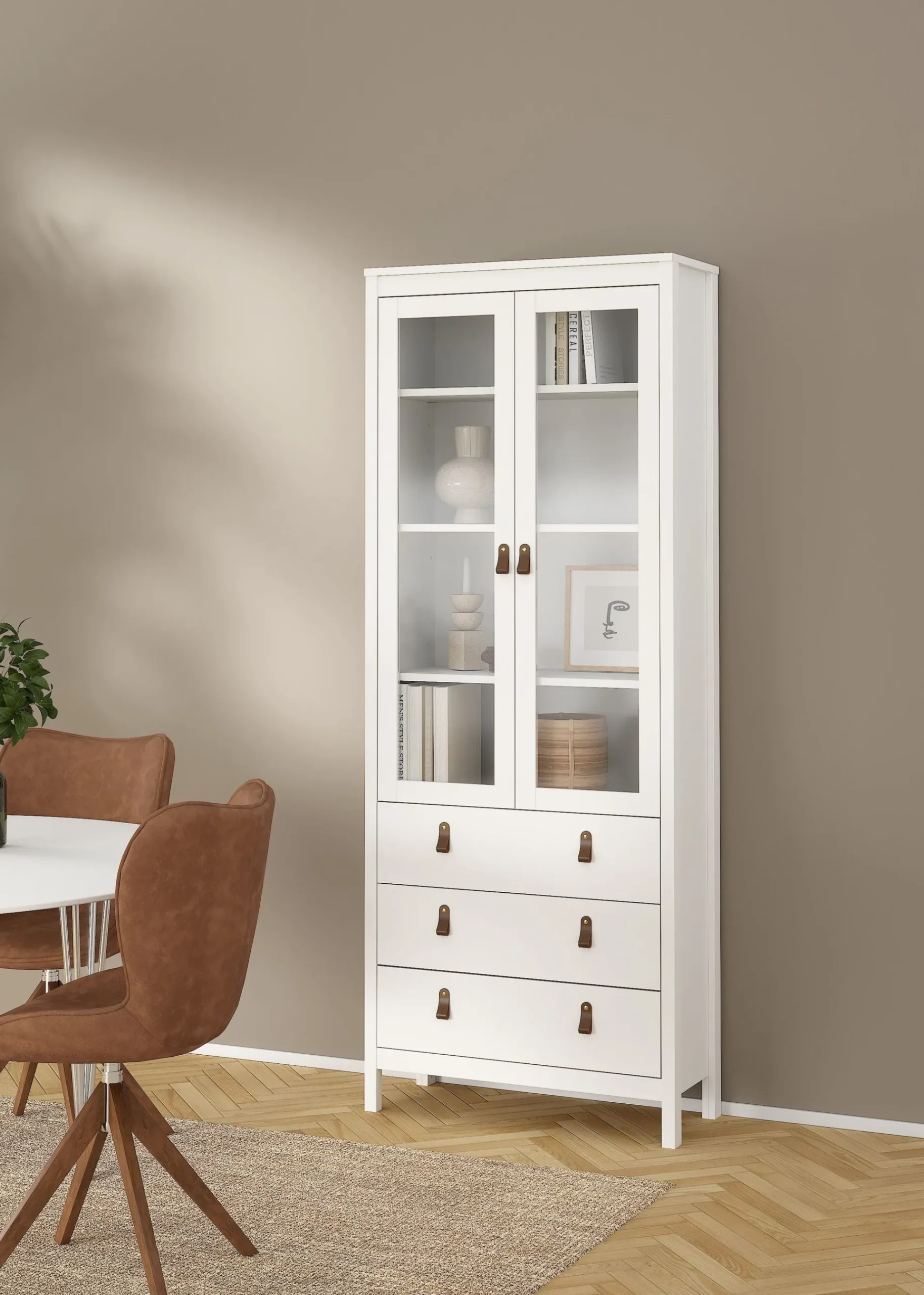 Tvilum Vitrineskap Madrid med 2 glassdører 3 skuffer 78x199 cm